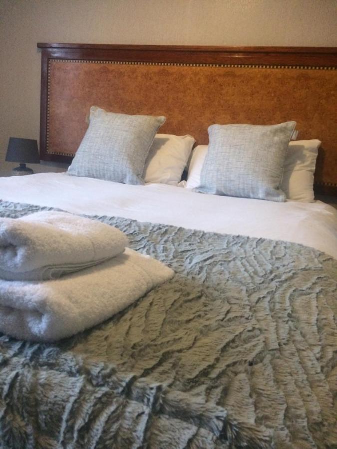 Llansantffraid-ym-Mechain The Lion Hotel מראה חיצוני תמונה