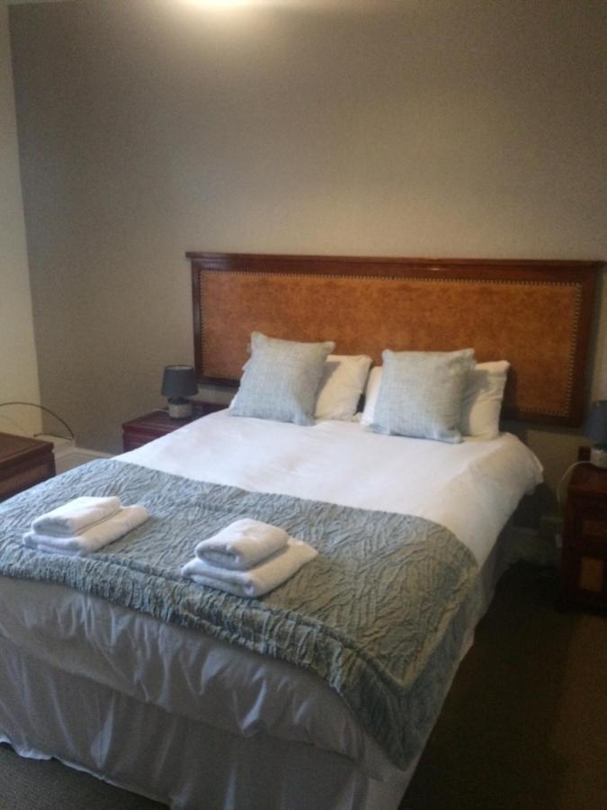 Llansantffraid-ym-Mechain The Lion Hotel מראה חיצוני תמונה