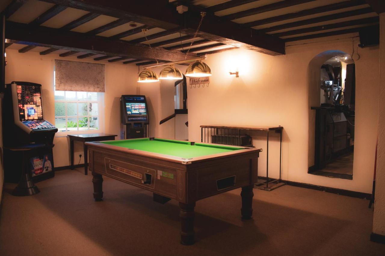 Llansantffraid-ym-Mechain The Lion Hotel מראה חיצוני תמונה